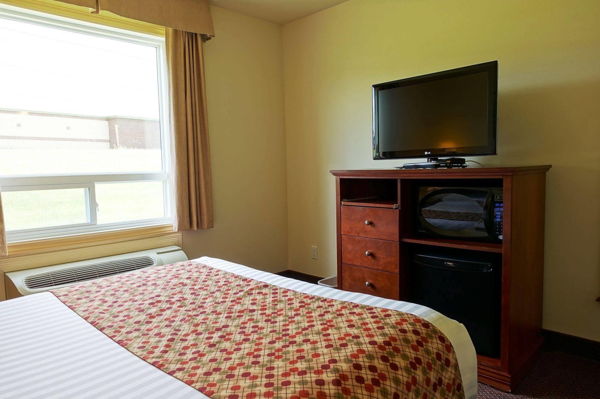 Hotel Super 8 By Wyndham Caraquet Exterior foto